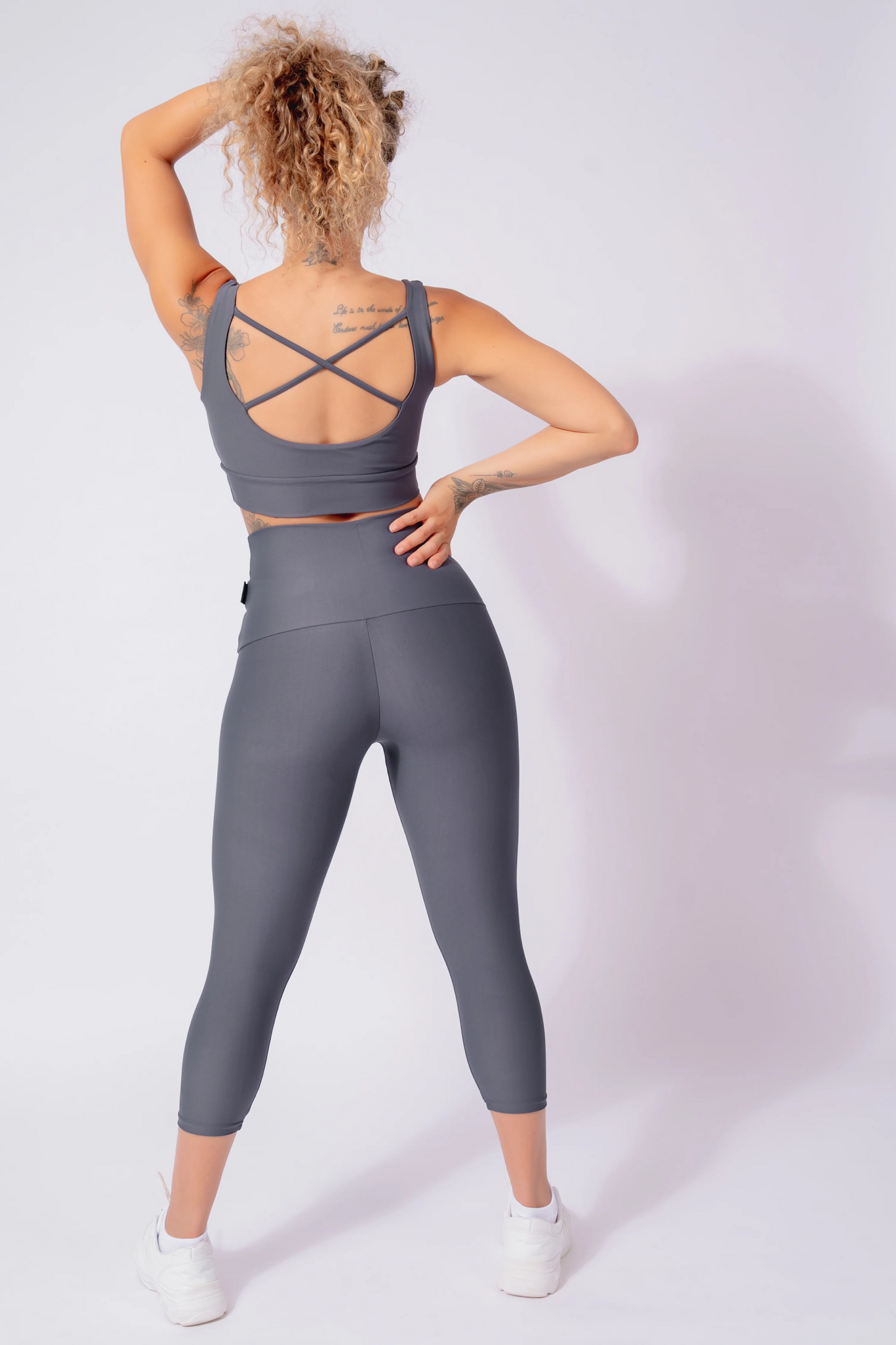 Mama Shark Performance - Extra High Waisted Capri Leggings